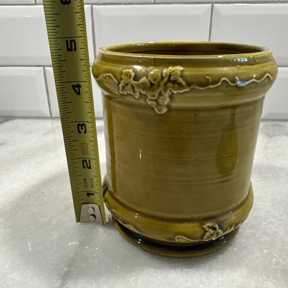 Vintage Geo Z Lefton Green Ceramic 3-D Embossed Canister w/ Lid Fruit Apple Pear
